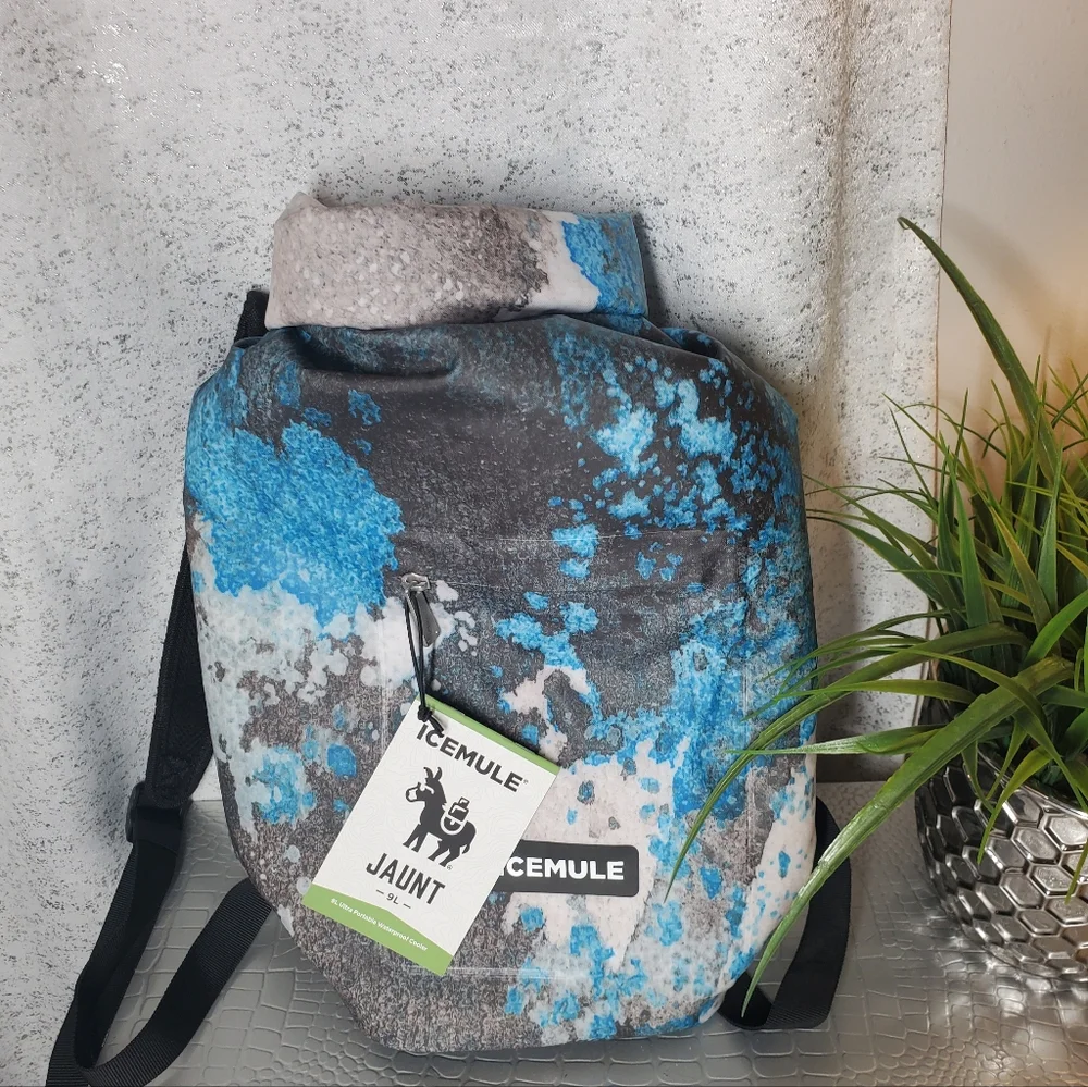 ICEMULE NWT Jaunt 9L Collapsible Waterproof Canouflage Blue and Black  Backpack